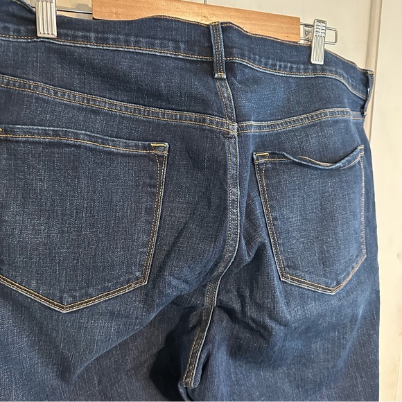 Old Navy | Curvy Dark Wash Denim - Picture 4 of 6